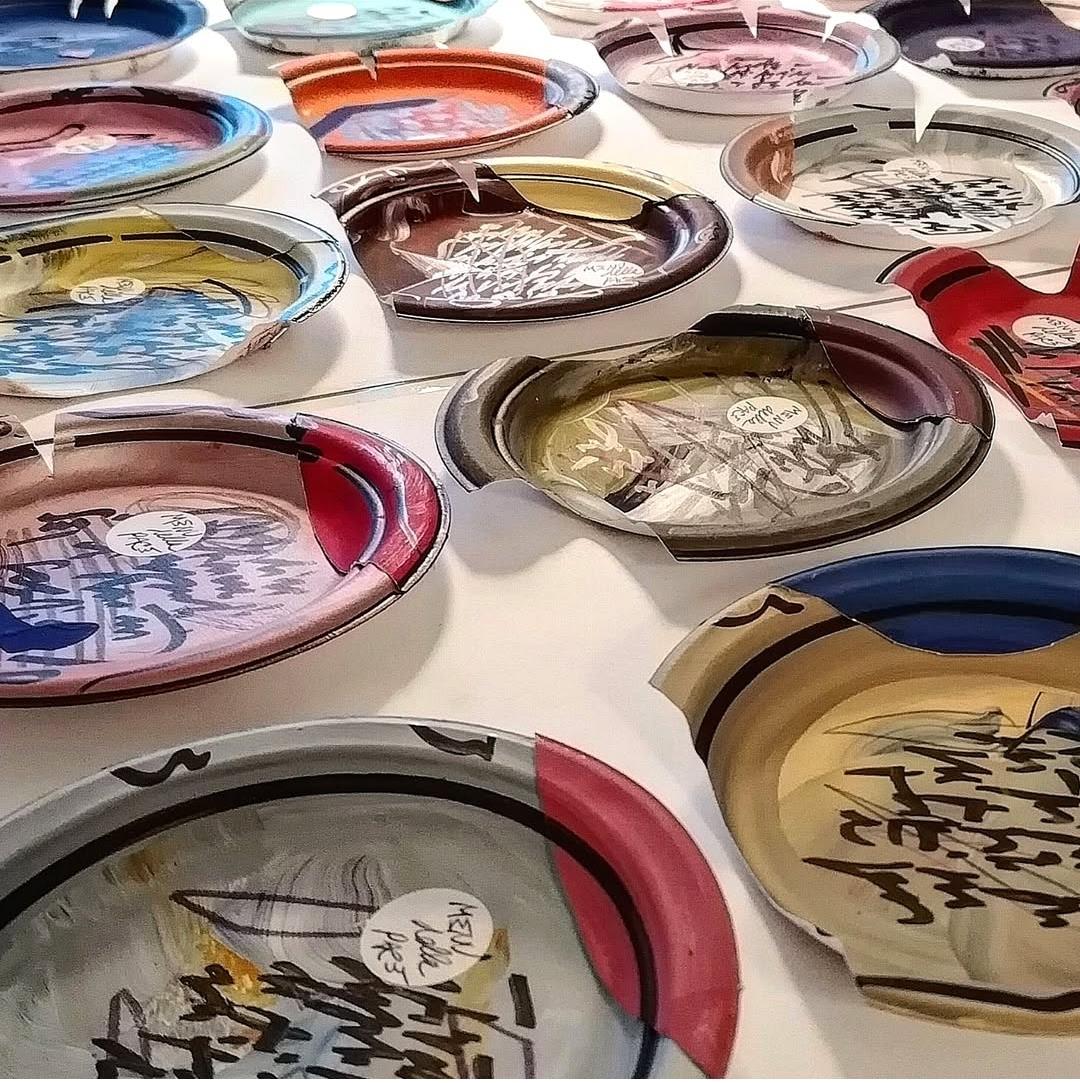 Menu della Pace | 2025 | diametro piatto: cm. 18 | Acrilici e matite Caran d'Ache su cartone vegetale 